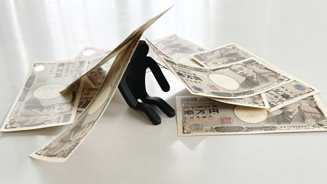 一万円札に潰される。牛久市で借金返済の無料相談ができます